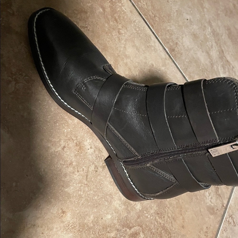 Ivanka Trump Boots - Picture 3 of 6